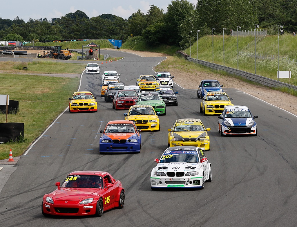 Det er et flot TCCD felt der skal ud og kæmpe om de eftertragtede mesterskabspoint.
(Foto: Motorsporten.dk)